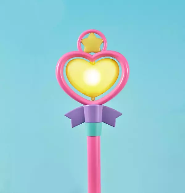 「パンプルピンプルパムポップン！TVアニメ『魔法の天使クリィミーマミ』の「まほうのステッキ」がギミック満載の約1/1サイズで登場！」の画像