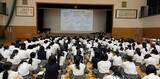 「近畿大学附属広島高校東広島校が1年生対象の「進路講演会」を開催　大学進学を見据え、生徒の進路選択への視野を広げる」の画像1