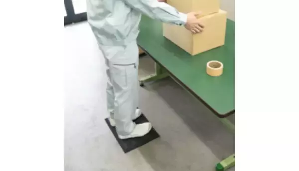 疲労軽減マットがサンワサプライから、長時間の立ち仕事でも疲れにくい
