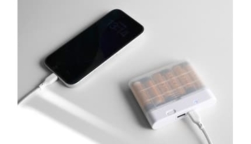 乾電池6本あればすぐに充電可 オウルテックのモバイルバッテリー 保護機能も搭載し安全