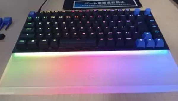 “ロジクールG史上初”だらけ ポップな見た目に高いカスタマイズ性 有線ゲーミングキーボード「G512 X」が登場