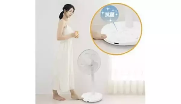 いちいちしゃがまなくても操作できる「足元タッチ扇風機」