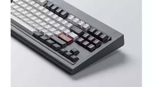 タイプライターみたいな打鍵音とレトロなビジュアル IBM「Model M」から着想得たカーブデザインのキーボード「Smurve80」