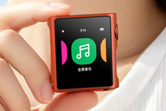 iPod nanoの再来！？ 多機能をポケットサイズに収めたオーディオプレーヤー