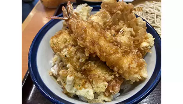 「てんやの「オールスター天丼」VS「トリオスター天丼」。実食と記憶の戦いが幕を開ける！」の画像
