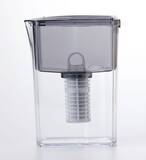 「約4分でおいしい水に！ 水道水を注ぐだけの国産ポット型浄水器「Miz-U」」の画像1
