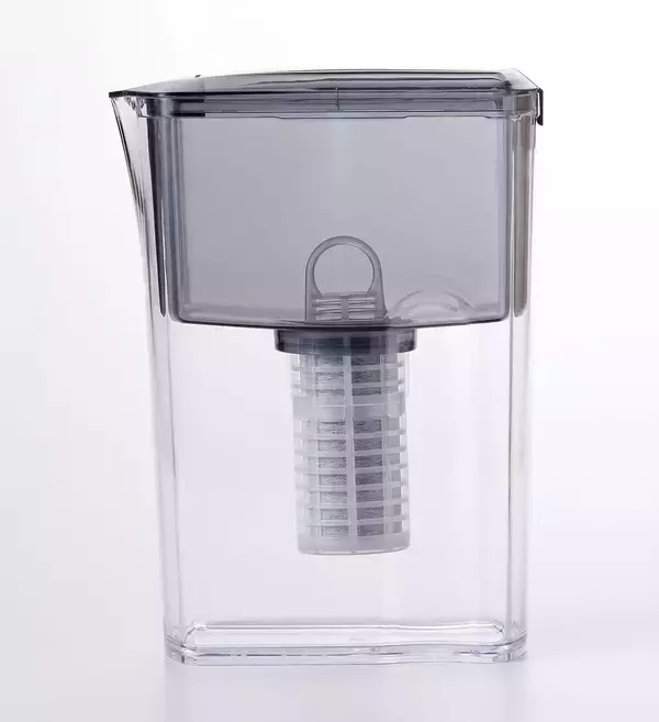 約4分でおいしい水に！ 水道水を注ぐだけの国産ポット型浄水器「Miz-U」