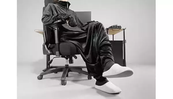 バウヒュッテの「ゲーミング着る毛布」最新モデル 伸縮性が約1.5倍以上でさらに動きやすく