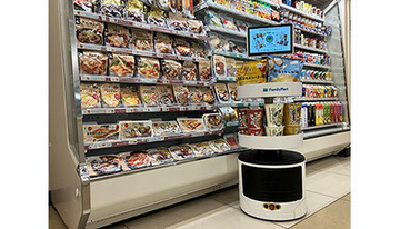ファミマが大手コンビニ初の多機能床清掃ロボット導入、全国300店舗に