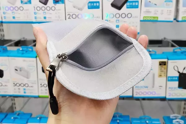 爆発や漏電も抑制 モバ充の「万が一」に備える耐火・耐熱ポーチが1000円で買える