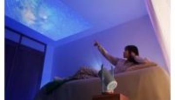 エントリー向けの「Google TV」搭載ポータブルプロジェクター「Nova」