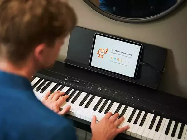 ローランド初のWi-Fi搭載デジタルピアノ「FP-40」発売、アプリ連携で新しい学習体験を提供