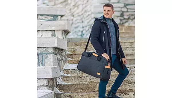 旅行やゴルフで便利なボストンバッグ、荷造りしやすく多機能