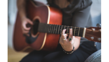 「Re：Re：」にロックファン熱狂！　「ぼっち・ざ・ろっく！」の劇場総集編タイトル名にはあるバンドへの愛が溢れていた