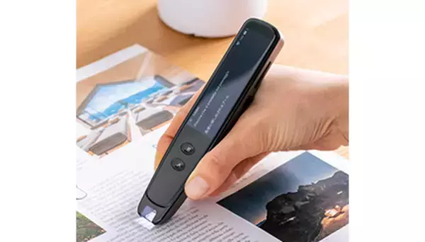 しゃべってもなぞっても「文字起こし」や「翻訳」ができる「ペン型スキャナ」