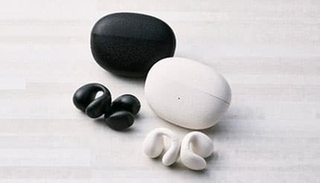 レザー調で耳を塞がない エレコムのオープンイヤー完全ワイヤレスイヤホン「LBT-OWS03」