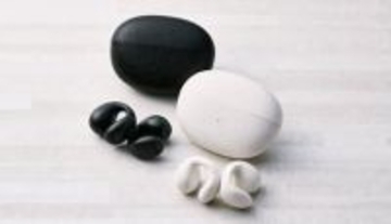 レザー調で耳を塞がない エレコムのオープンイヤー完全ワイヤレスイヤホン「LBT-OWS03」