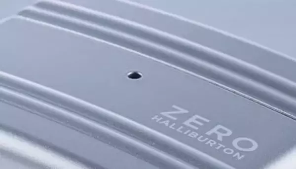タフさもアタッシュケース譲り ACE「ZERO HALLIBURTON」のAirPodsケース