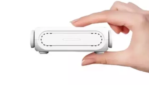 バッグに余裕で収まる ASUSの手のひらサイズのルーター 外出先でも安全に接続