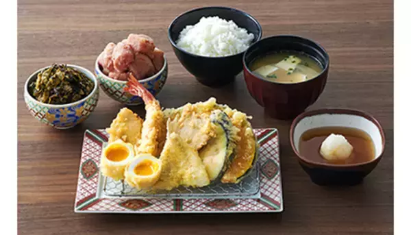 揚げたてを楽しめる「博多天ぷら やまみ 池袋店」オープン！ カウンター前で調理