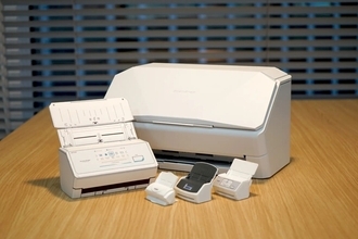 25周年でScanSnapが手のひらサイズに！ ミニチュア化した歴代7機種をプレゼント