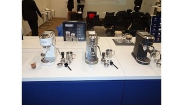 わずか5分でコールドブリューも！エスプレッソ・カプチーノメーカーに革新、デロンギ「デディカ デュオ」がスリムボディーでバリスタ体験