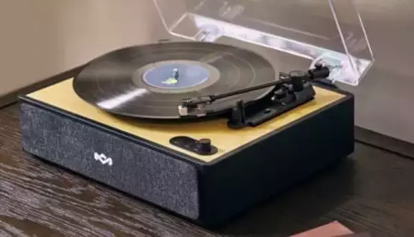 内蔵スピーカー＆Bluetooth搭載 箱から出してすぐ使えるターンテーブルが約2.5万円 完実電気から