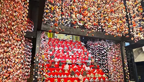 伊豆・稲取温泉、「雛のつるし飾りまつり」始まる