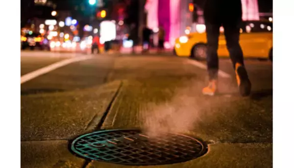 ニチアサといえばマンホール!?　「仮面ライダーガッチャード」で飛び出た攻撃方法が話題