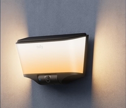 4K防犯カメラとセンサーライトが一体化、屋外防犯を1台で実現するAnkerの「Eufy Wall Light Cam S4」