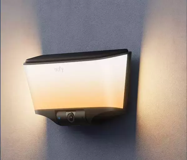 4K防犯カメラとセンサーライトが一体化、屋外防犯を1台で実現するAnkerの「Eufy Wall Light Cam S4」