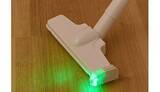 「ヘッドに付けるだけでホコリが見えやすく！ スリコの掃除機用LEDライト」の画像1