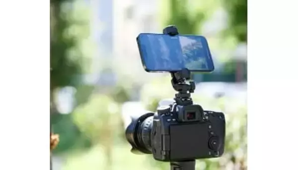 スマホ撮影が「もっと自由」に！ 自撮り・Vlog・三脚撮影に活躍するエレコムの新アタッチメント3製品