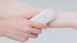 「脳をだましてかゆい場所をかいたことにする 肌にやさしい新感覚デバイスが登場」の画像1