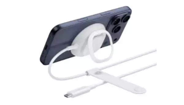 厚みは16mm スタンドにもリングにもなる Belkinの最大25Wマグネット充電器