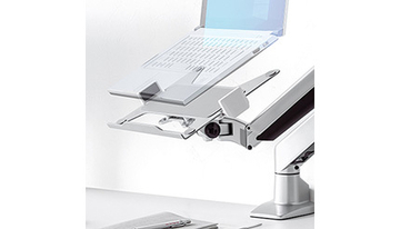 モニターアームで高さと角度を自由に調整、サンワサプライのノートパソコントレー