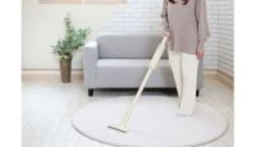 ドウシシャ、わずか830gの「紙パック式軽量スティッククリーナー」