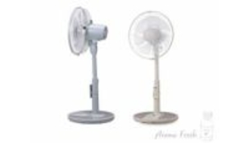 やさしい香りが部屋全体に広がる「アロマ首振 リビング扇風機」