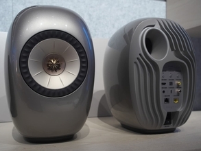 小さな箱からド迫力――KEFが放つワイヤレススピーカーの決定版 LS LUXE［道越一郎のカットエッジ］