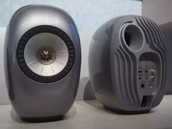小さな箱からド迫力――KEFが放つワイヤレススピーカーの決定版 LS LUXE［道越一郎のカットエッジ］