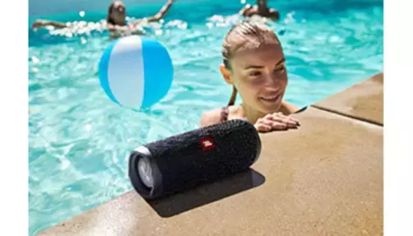 ワイヤレススピーカー定番モデルの後継機、音質＆バッテリ強化の「JBL FLIP5」