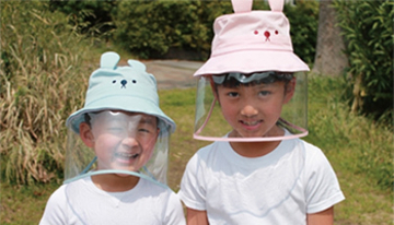 子育て家庭におすすめ！　マスク嫌いでも快適＆安心の「飛沫対策ガード帽子」