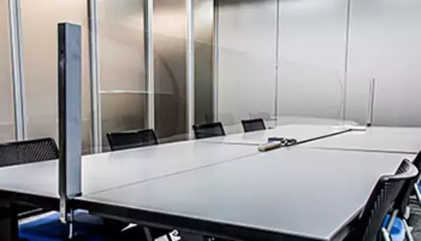 高透明で不燃認定取得シートを採用、「クリアセーフ スプラッシュシールド」発売