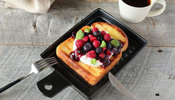 アウトドアでも使える「半生パン焼き陶板」、外側サクッと内側ふわっと