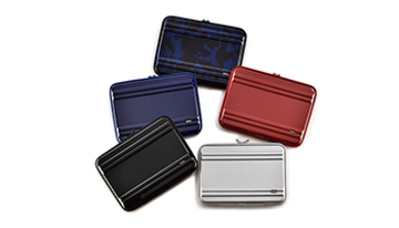 ゼロハリバートンから初のPCケース、高級感と耐久性を両立