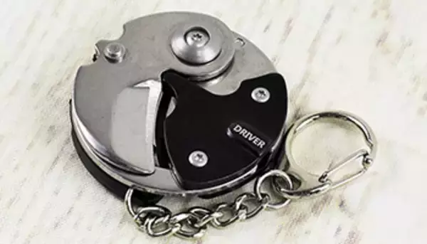 男心をくすぐるガジェット感!?　“ミニマリスト”を目指す人のマルチツールキーホルダー」