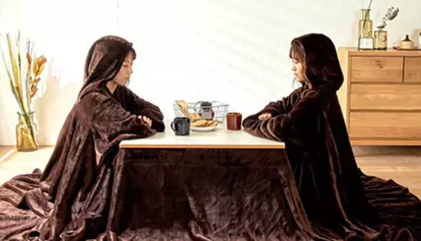 「着れるこたつ」だから背中が寒くない、グランピングで大活躍間違いなし