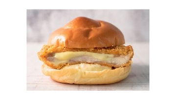 「チーズインファミチキ」が再び！　バーガー専用バンズはふわふわ食感に