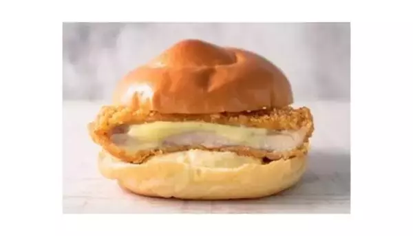 「チーズインファミチキ」が再び！　バーガー専用バンズはふわふわ食感に