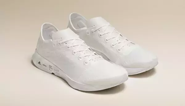 アディダスとオールバーズ、カーボンフットプリントを大幅削減したフットウェアを共同開発